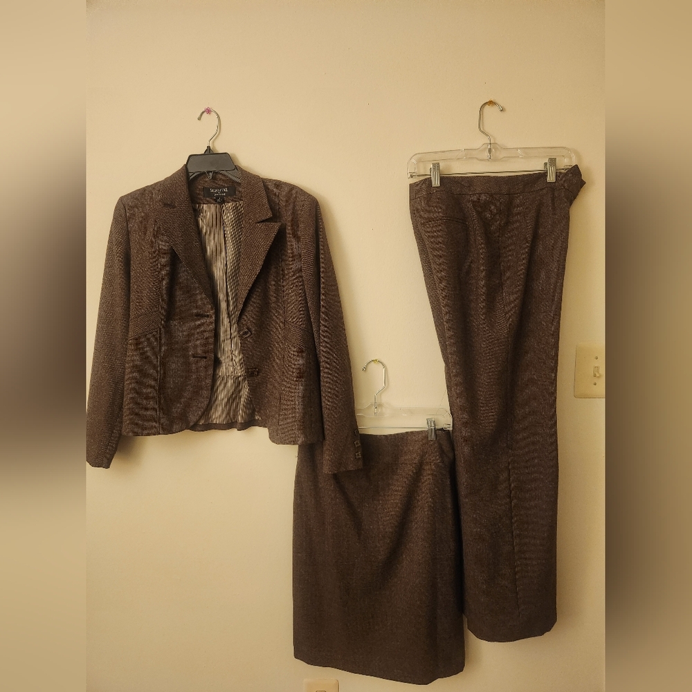 Pre loved Larry Levine Chocolate Tweed THREE PIECE SUIT. Sz 6